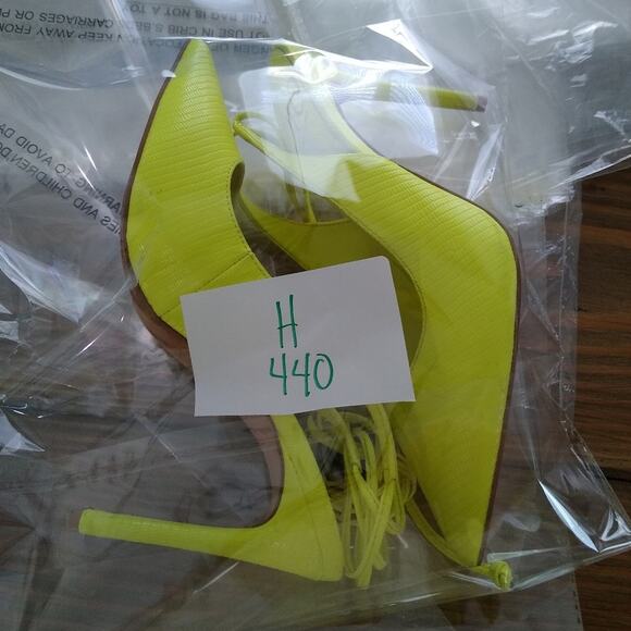[H440] Jennifer Lopez Yellow Stiletto Heels with Slingback - Picture 8 of 8